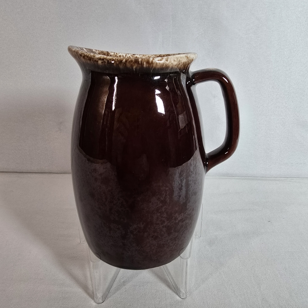 Hull ceramic /pottery creamer_pitcher 32ozs in brown